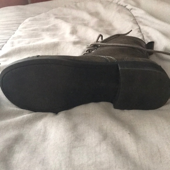 Stevie Boots - Picture 4 of 4